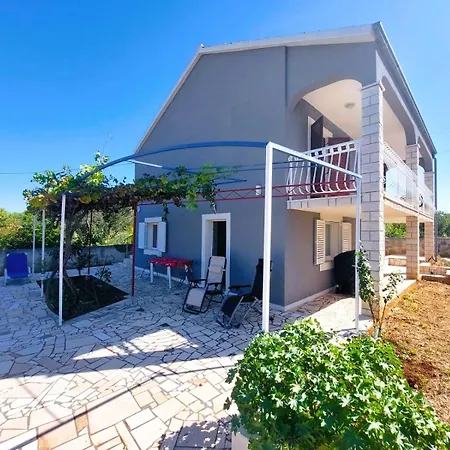 Prázdninový dům Pet Friendly Holiday Sofia Vezac